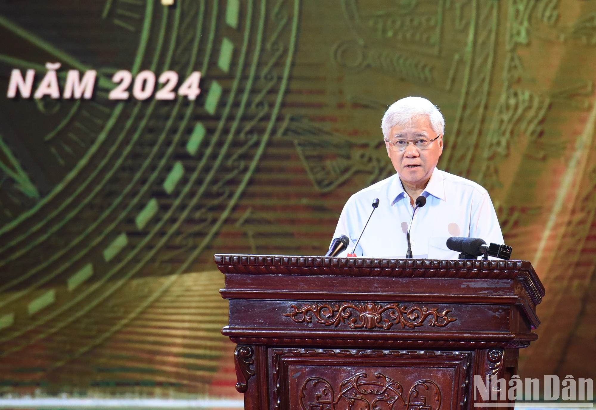 El presidente del Comité Central del Frente de la Patria de Vietnam, Do Van Chien, habla en la cita. El presidente del Comité Central del Frente de la Patria de Vietnam, Do Van Chien, habla en la cita.