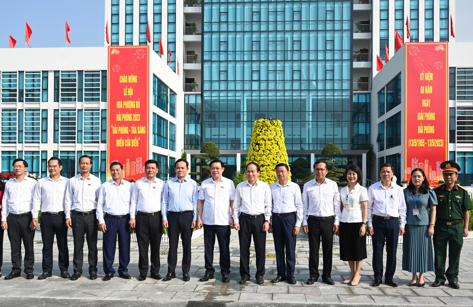 Dinh Hue y los de legados de Hai Phong.