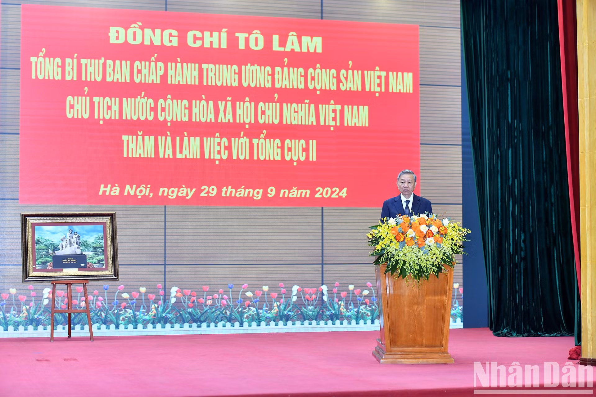 El máximo dirigente vietnamita pronuncia un discurso.