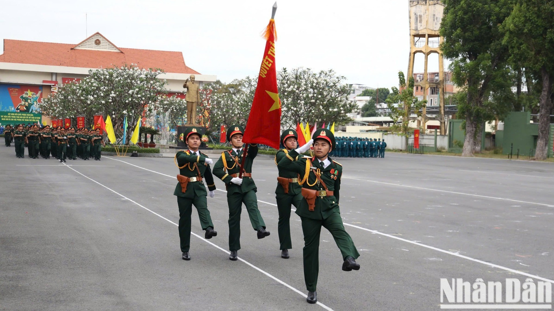 El evento muestra la fuerza del Ejército Popular de Vietnam, así como de la Región Militar 7 y de Ciudad Ho Chi Minh. El evento muestra la fuerza del Ejército Popular de Vietnam, así como de la Región Militar 7 y de Ciudad Ho Chi Minh.