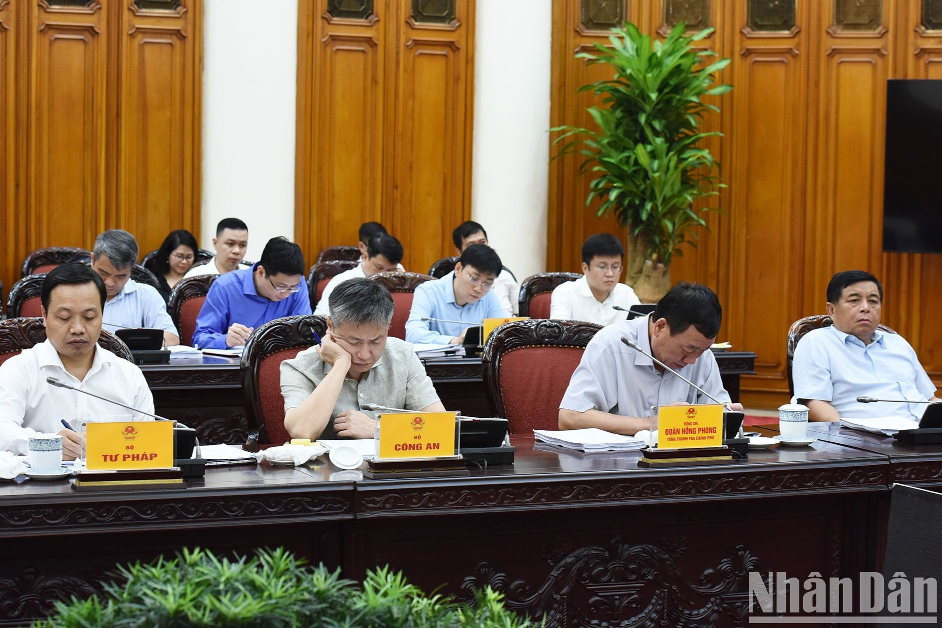 Delegados acuden a la reunión. Delegados acuden a la reunión.