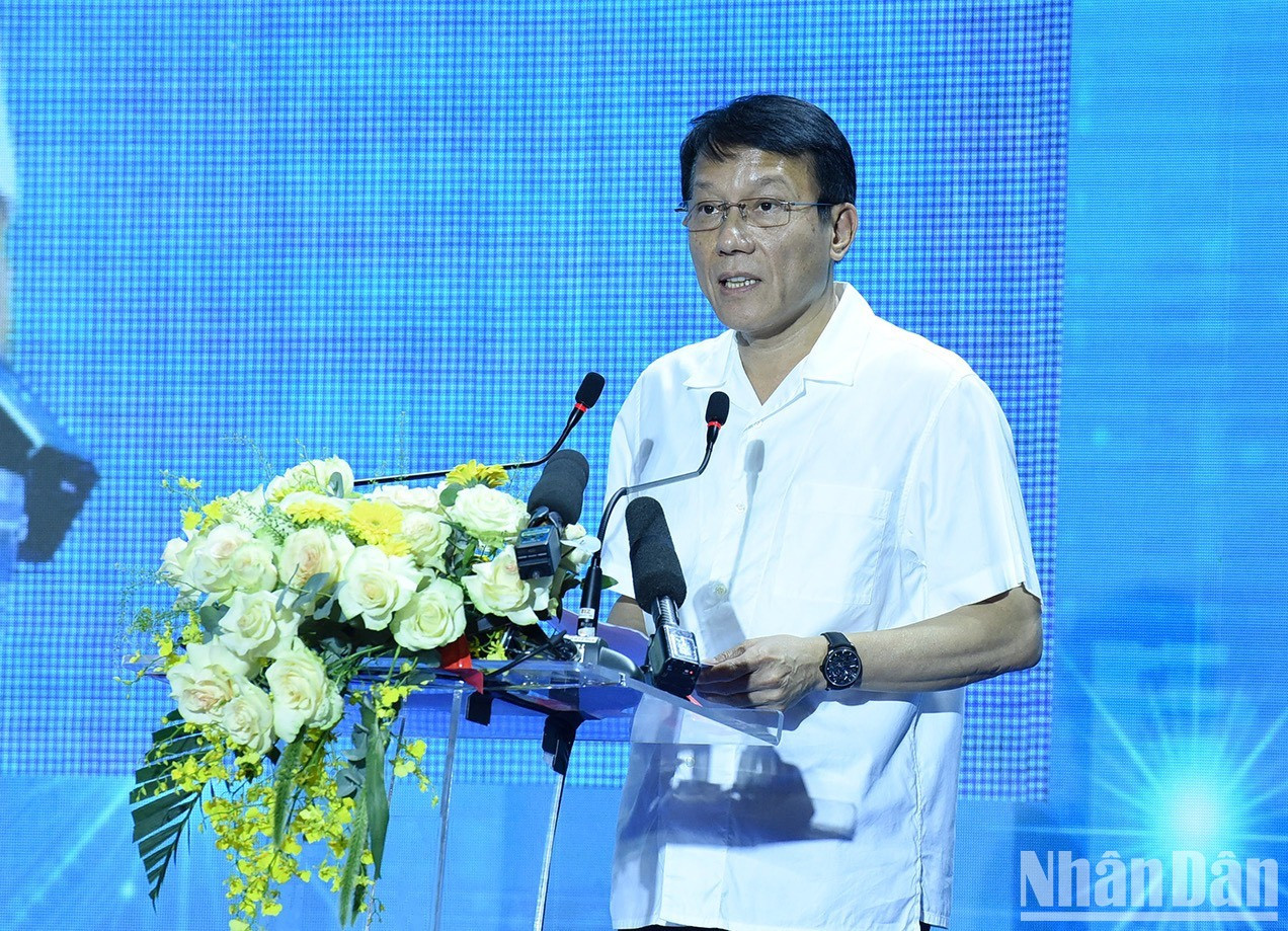 El ministro de Seguridad Pública, Luong Tam Quang, habla en la cita.