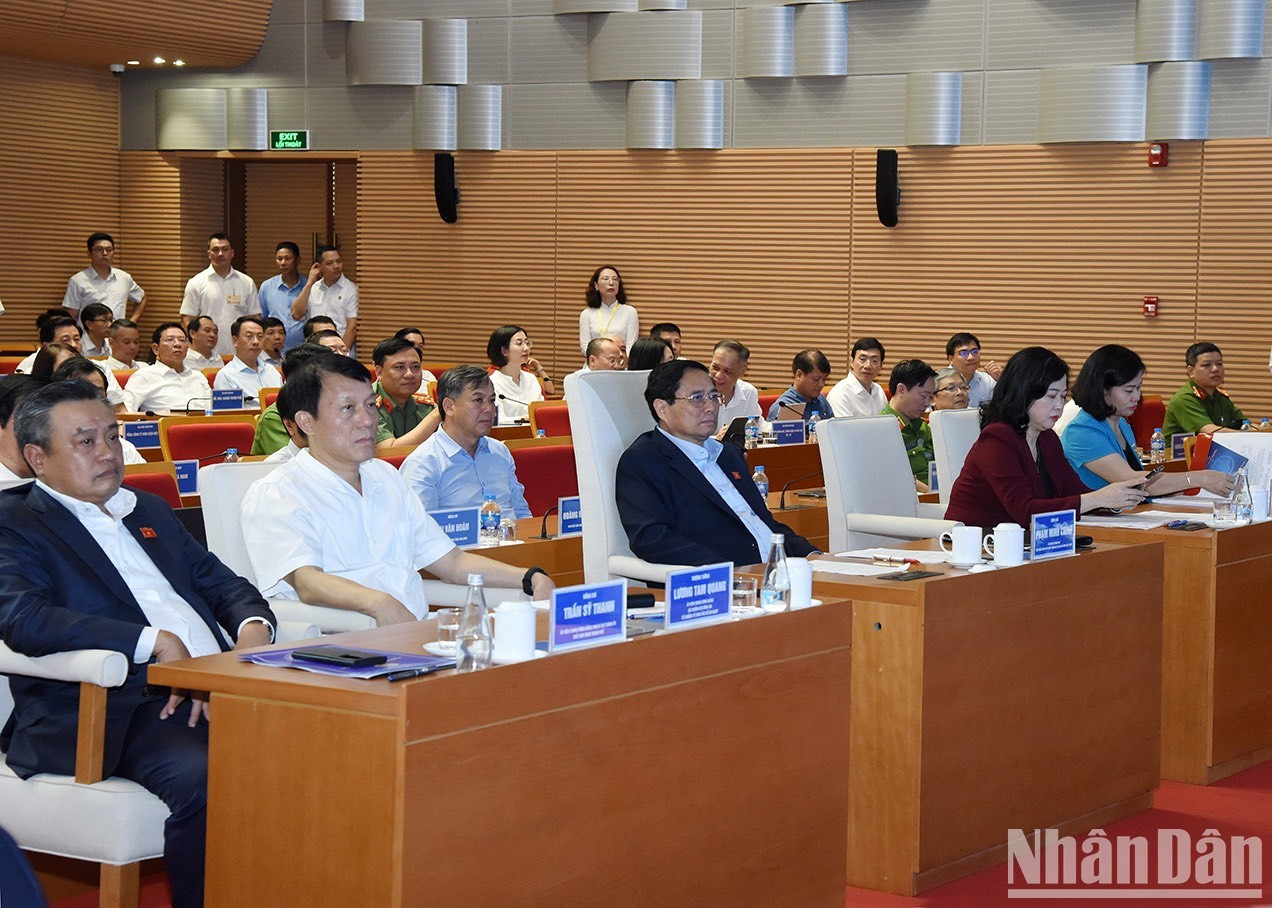 El premier y los delegados en el evento.