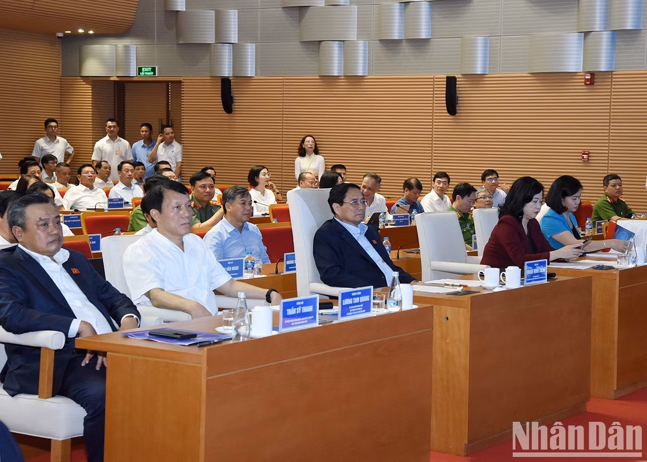 El premier y los delegados en el evento.
