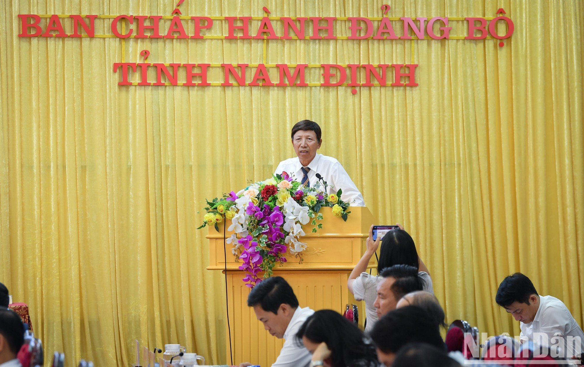 El presidente de la Asociación de Financiamiento de Parques Industriales de Vietnam, Phan Huu Thang habla de la construcción de parques industriales verdes y zonas industriales ecológicas. El presidente de la Asociación de Financiamiento de Parques Industriales de Vietnam, Phan Huu Thang habla de la construcción de parques industriales verdes y zonas industriales ecológicas.