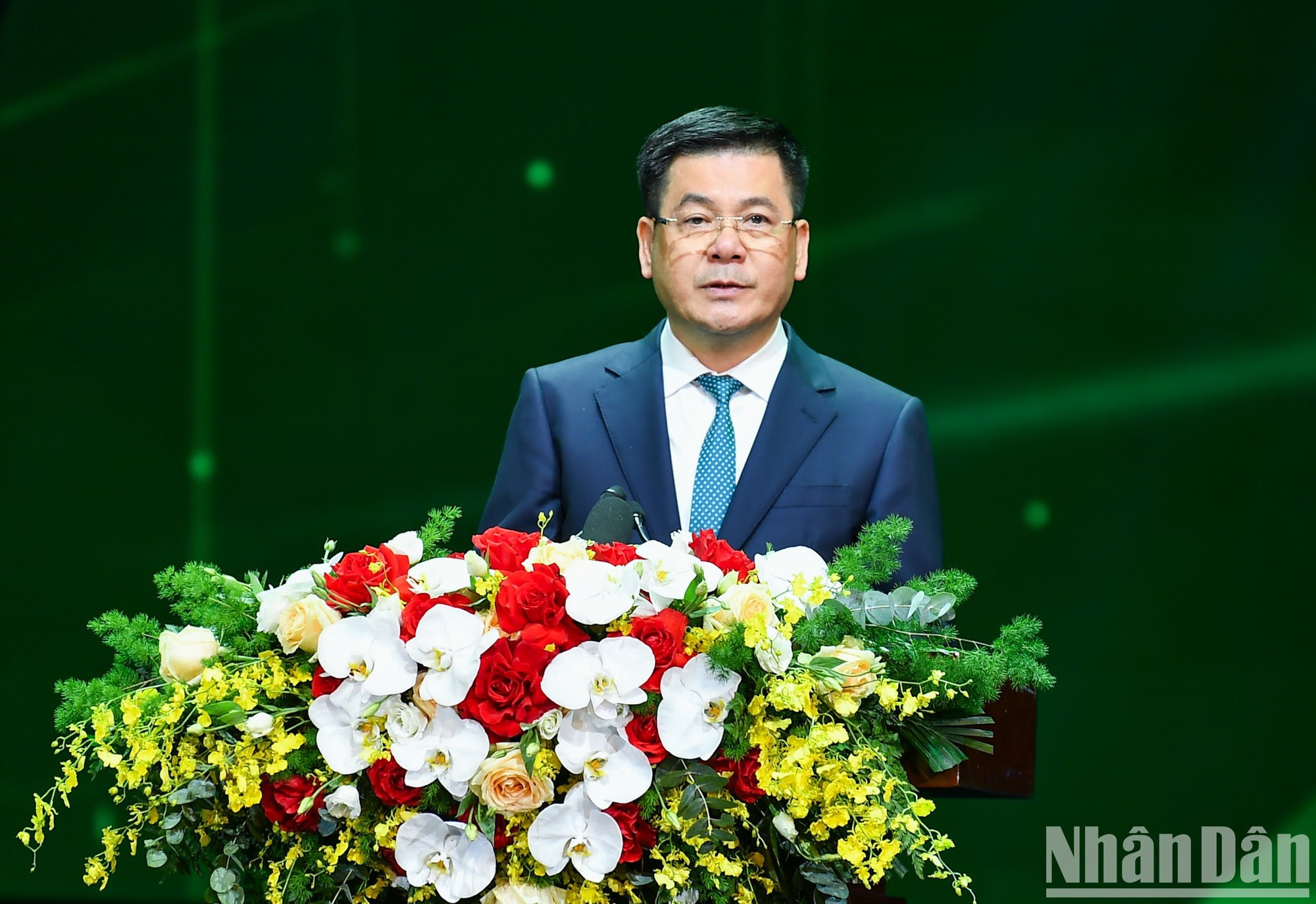 El ministro de Industria y Comercio de Vietnam, Nguyen Hong Dien, habla en la cita. El ministro de Industria y Comercio de Vietnam, Nguyen Hong Dien, habla en la cita.