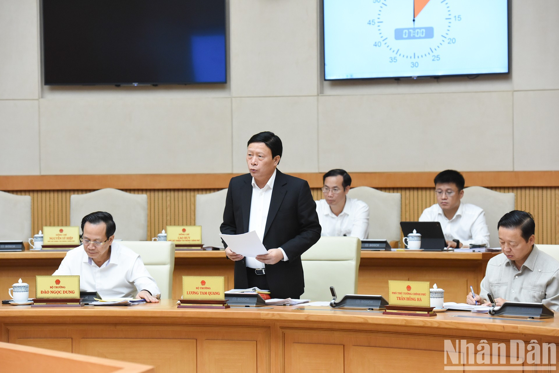 El viceministo de Seguridad Pública Le Quoc Hung habla en la reunión. El viceministo de Seguridad Pública Le Quoc Hung habla en la reunión.