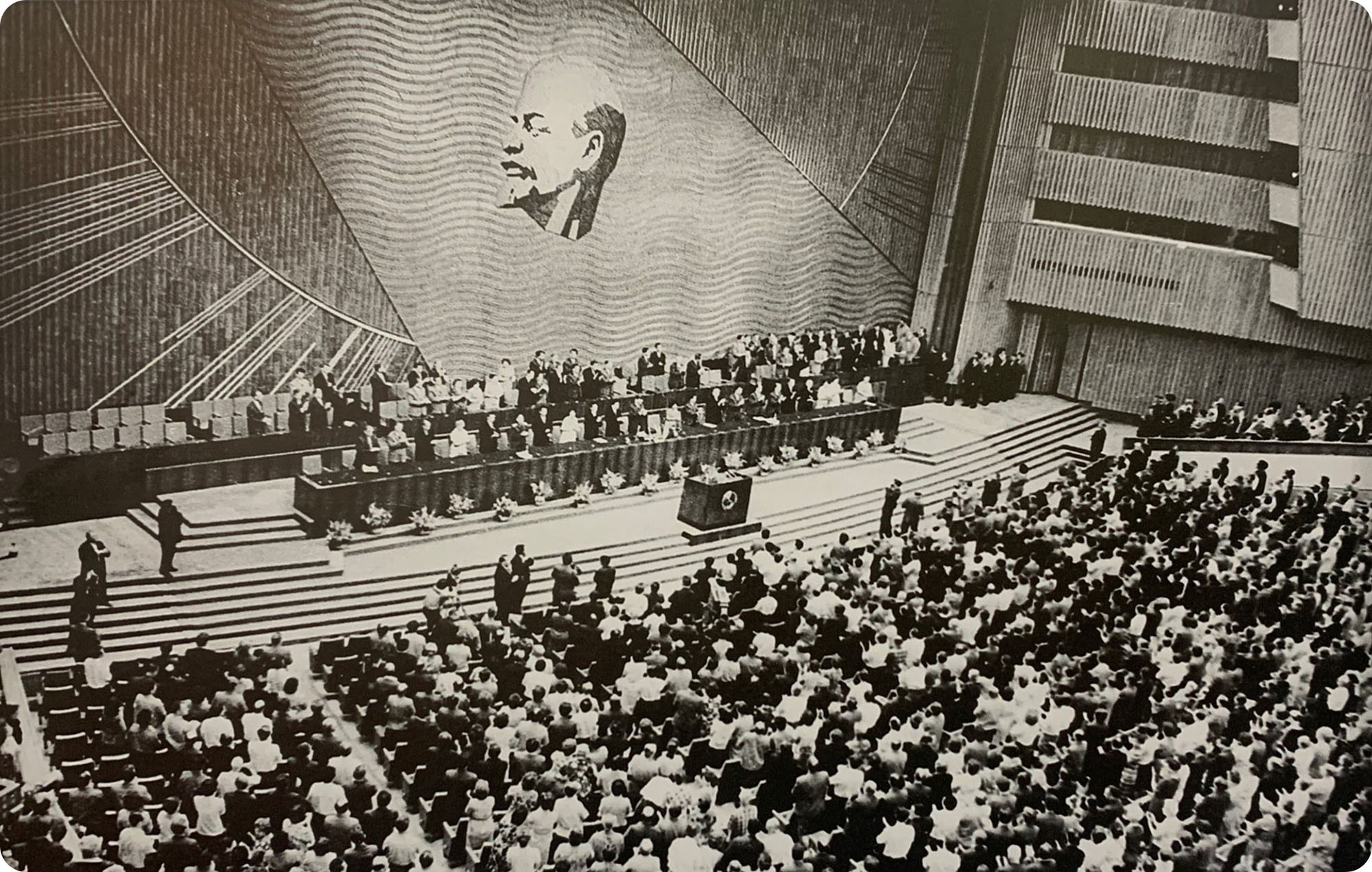 El Soviet Supremo de la Unión Soviética emitió una declaración para condenar la guerra de agresión de Estados Unidos en Vietnam, reafirmando su apoyo al país indochino, en diciembre de 1965.