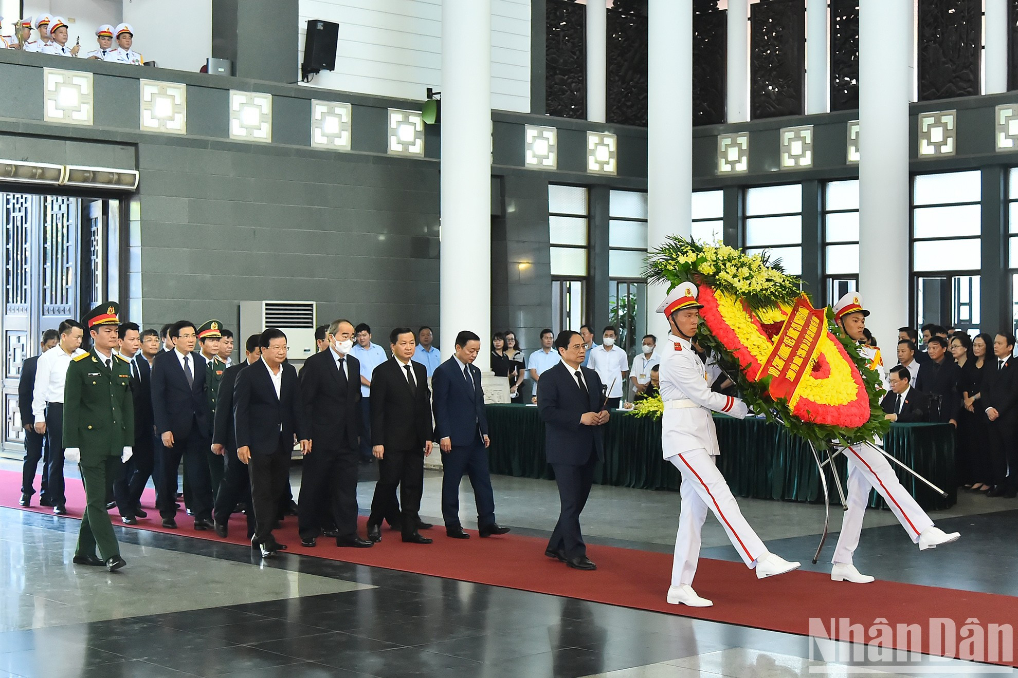 El primer ministro Pham Minh Chinh frente a una delegación del Gobierno acude a las honras fúnebres. El primer ministro Pham Minh Chinh frente a una delegación del Gobierno acude a las honras fúnebres.