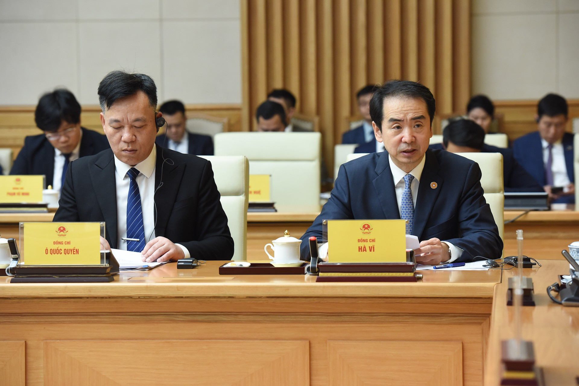 El embajador chino en Hanói, He Wei, presenta su opinión. El embajador chino en Hanói, He Wei, presenta su opinión.