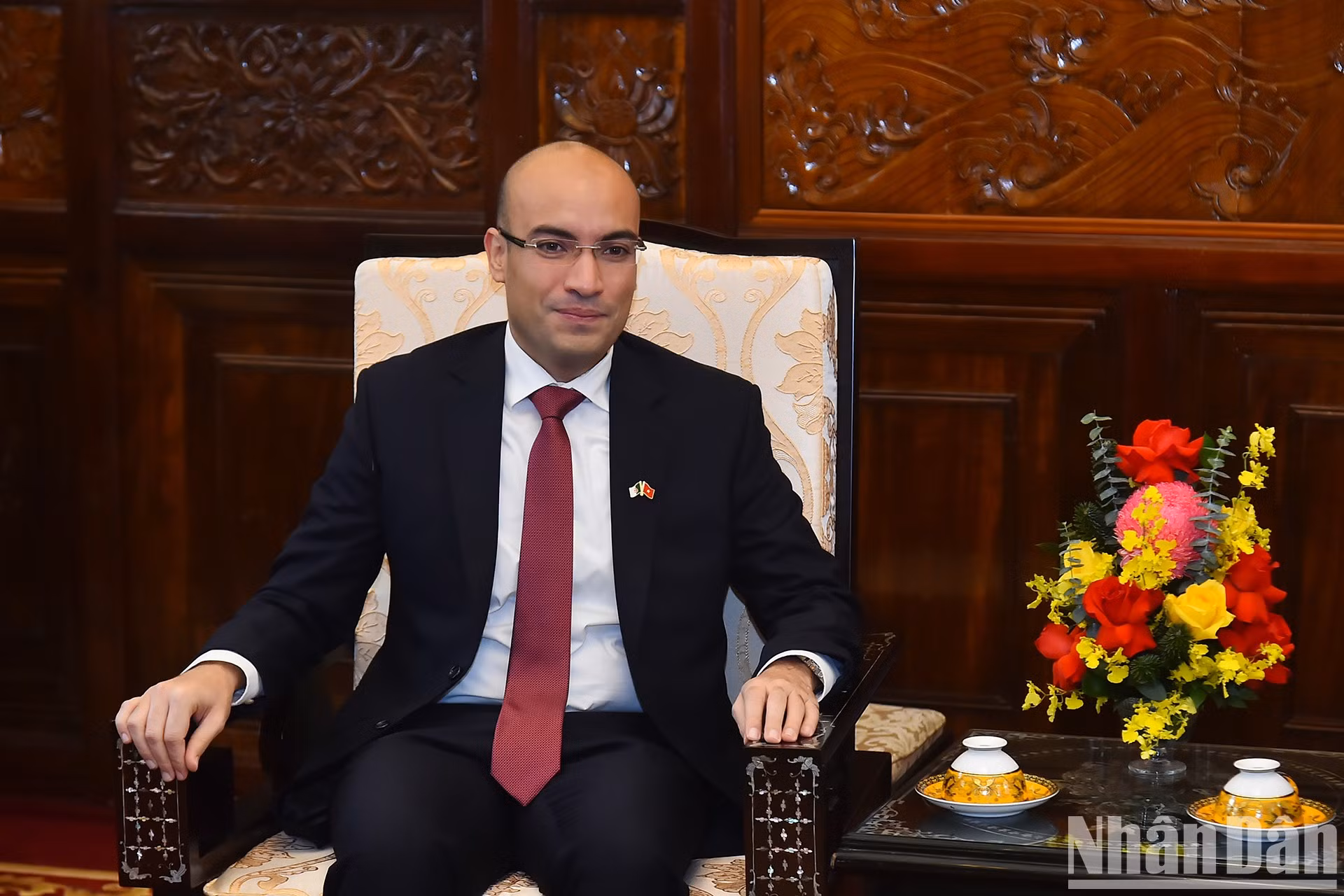 El embajador de Argelia en Hanói, Sofiane Chaib, habla en el encuentro.
