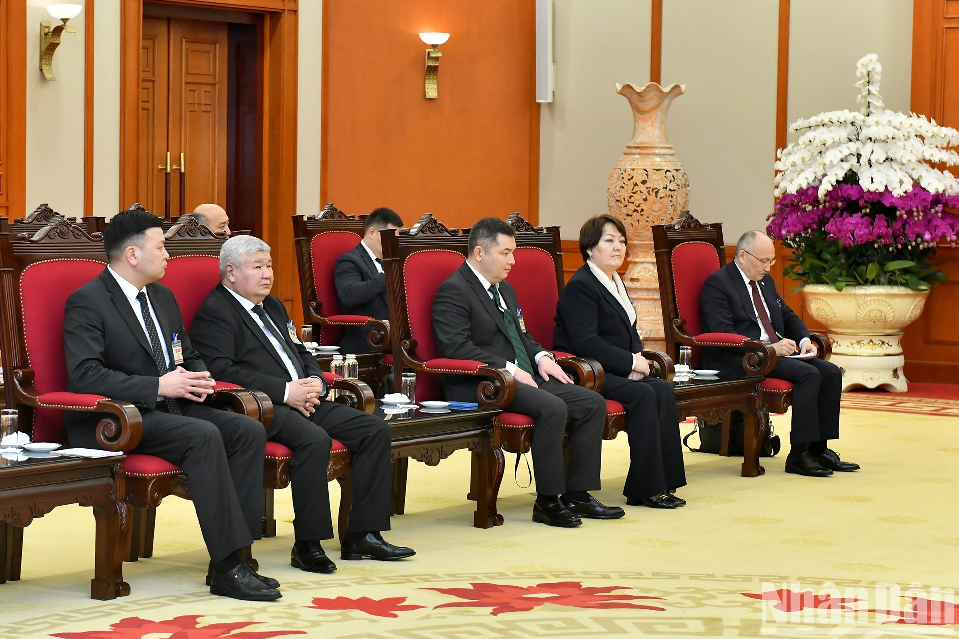 Delegados de Kirguistán asisten a la cita. Delegados de Kirguistán asisten a la cita.