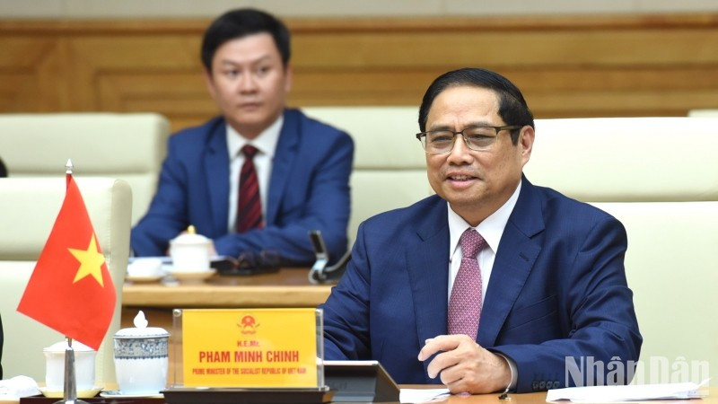 El premier Pham Minh Chinh habla en el encuentro.