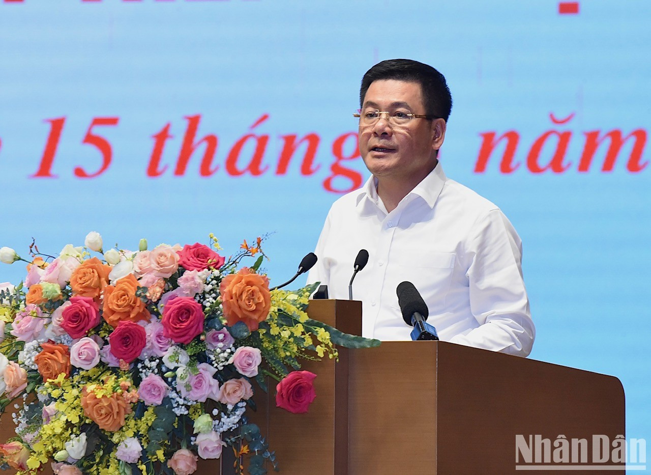 El ministro de Industria y Comercio, Nguyen Hong Dien.