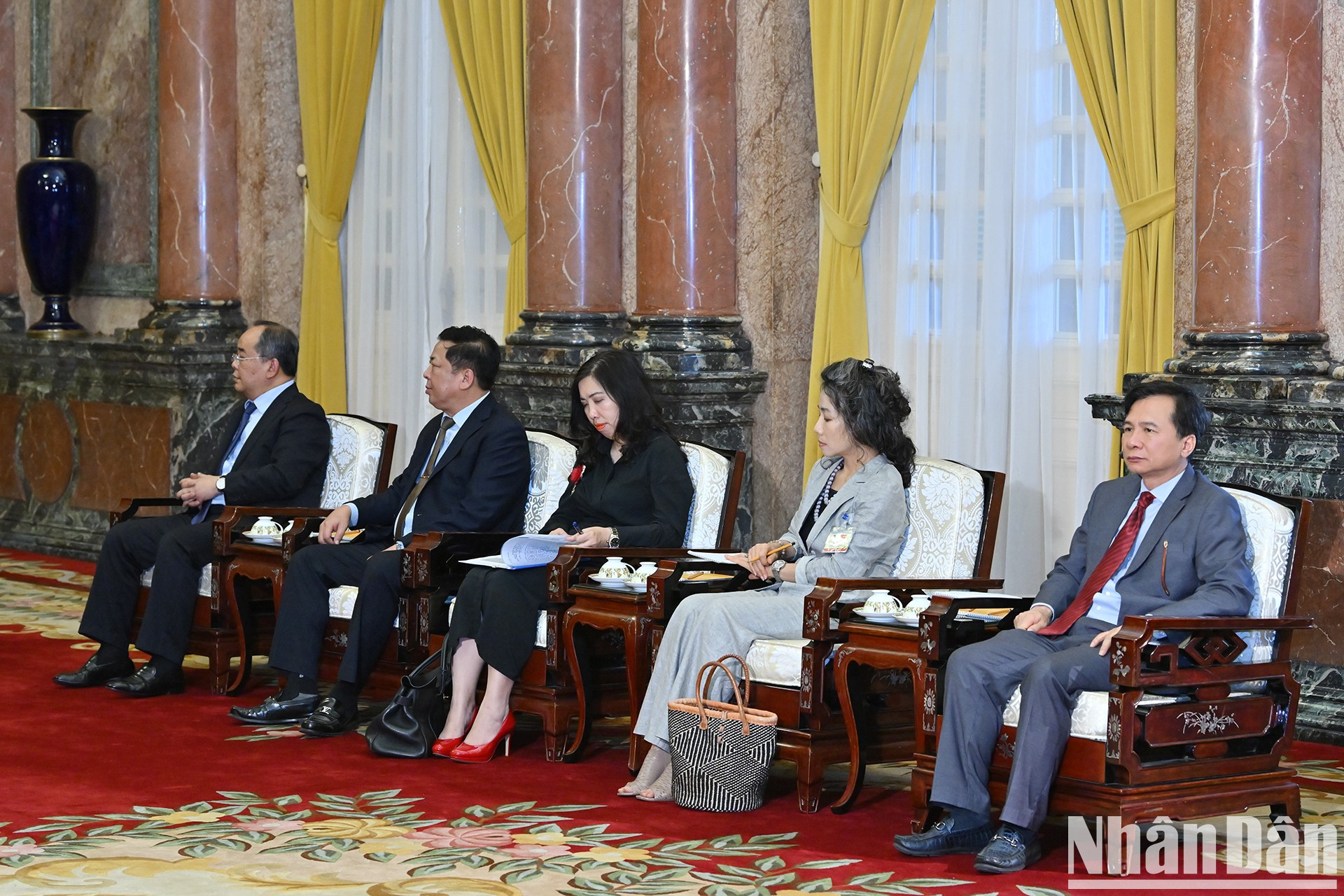 Asistentes vietnamitas a la cita. Asistentes vietnamitas a la cita.