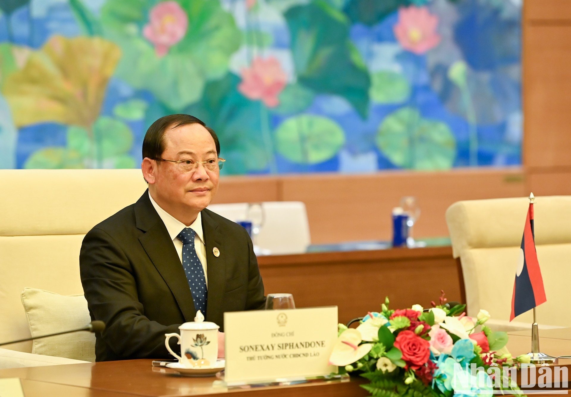 El primer ministro de Laos, Sonexay Siphandone, habla en la cita. El primer ministro de Laos, Sonexay Siphandone, habla en la cita.