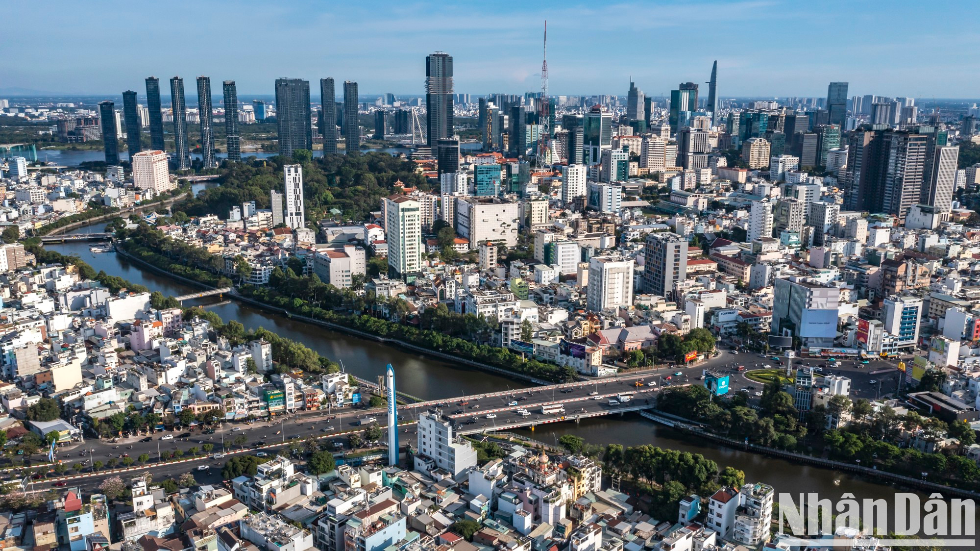 La intersección de Dien Bien Phu es un punto clave en la red vial que conecta los distritos centrales 1, 3 y 10 con Binh Thanh y la ciudad de Thu Duc.