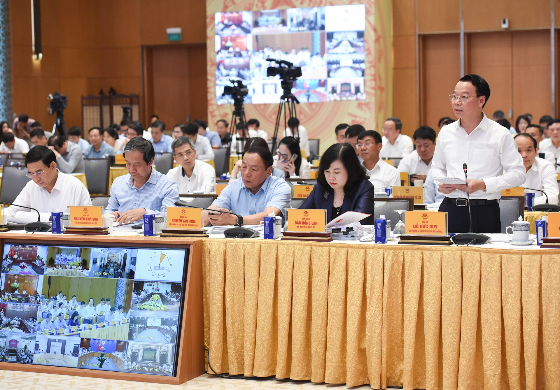 El ministro de Agricultura y Medio Ambiente, Do Duc Duy, toma la palabra.