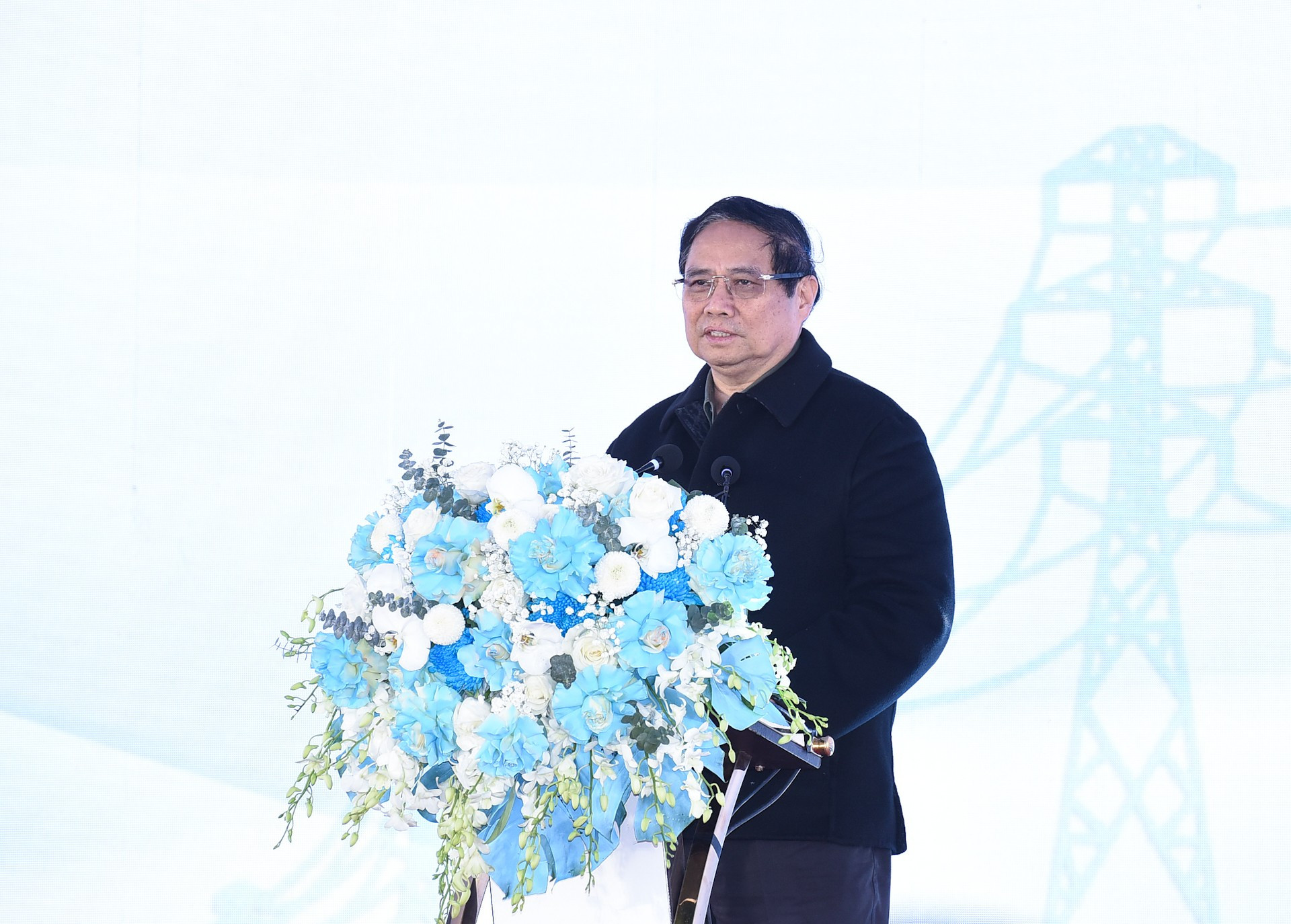 El primer ministro Pham Minh Chinh acude al acto.