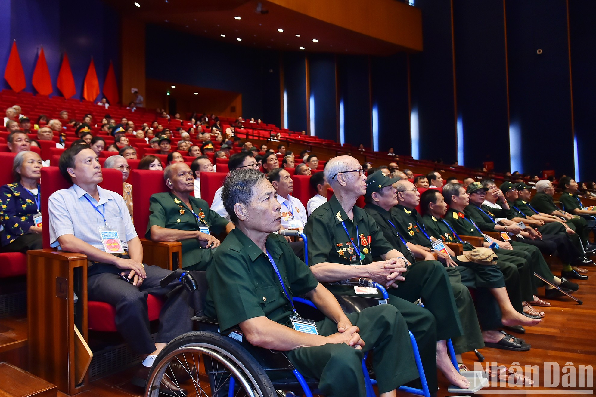 Las personas con méritos revolucionarios. Las personas con méritos revolucionarios.