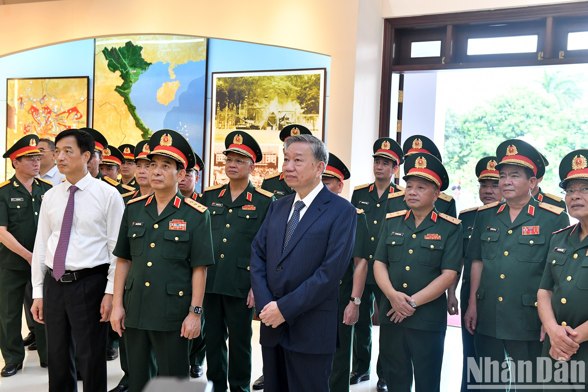 El máximo dirigente de Vietnam, To Lam, visita el Museo del Departamento General de Inteligencia. El máximo dirigente de Vietnam, To Lam, visita el Museo del Departamento General de Inteligencia.