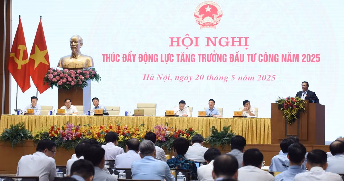 [Foto] Premier de Vietnam dirige conferencia nacional en línea sobre el impulso de la inversión pública 
