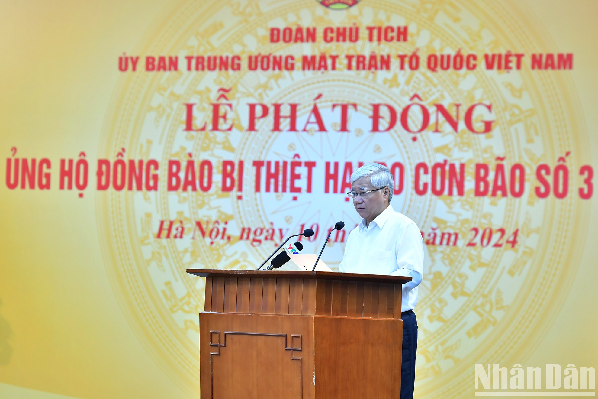 El presidente del Comité Central del Frente de la Patria de Vietnam, Do Van Chien, lanza la campaña. El presidente del Comité Central del Frente de la Patria de Vietnam, Do Van Chien, lanza la campaña.