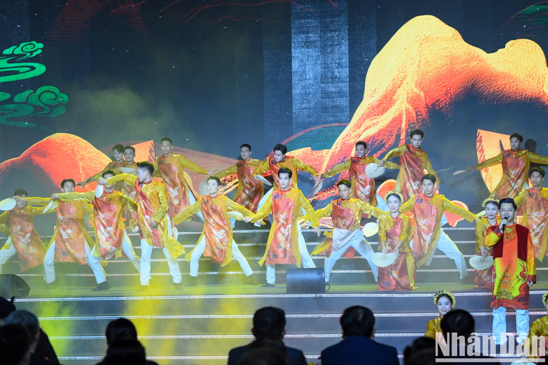 Un espectáculo artístico en el evento.