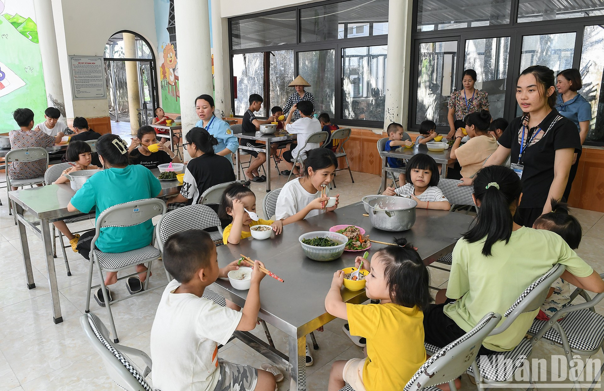 Sonrisas de pequeños ángeles en centro de protección social ảnh 9
