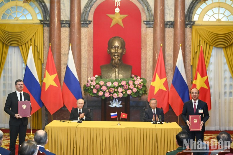 La firma del Acuerdo de Cooperación de Intercambio Científico entre la Academia de Ciencias Sociales de Vietnam y la Academia de Economía Nacional y Administración Pública bajo la presidencia de Rusia (RANEPA). La firma del Acuerdo de Cooperación de Intercambio Científico entre la Academia de Ciencias Sociales de Vietnam y la Academia de Economía Nacional y Administración Pública bajo la presidencia de Rusia (RANEPA).