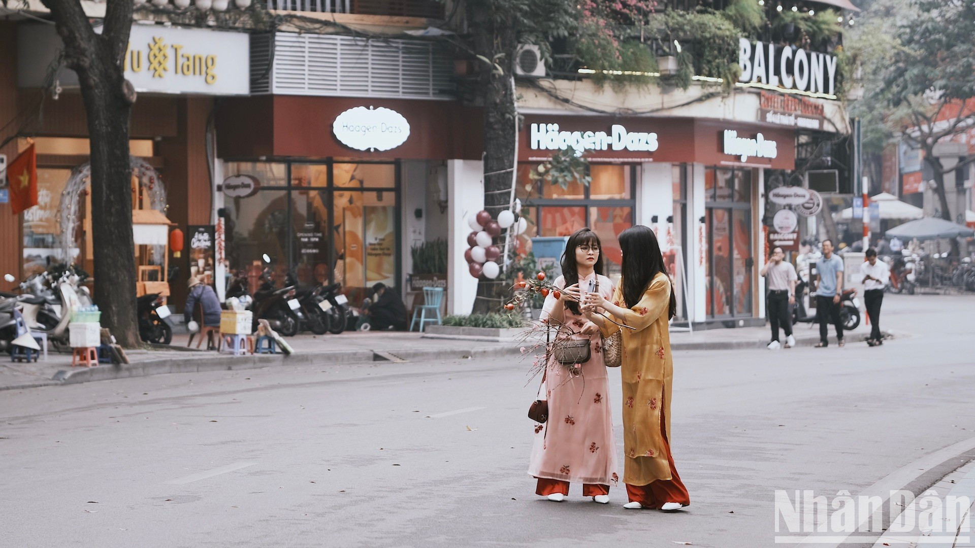 Ao Dai se encuentra en muchos rincones de la capital.