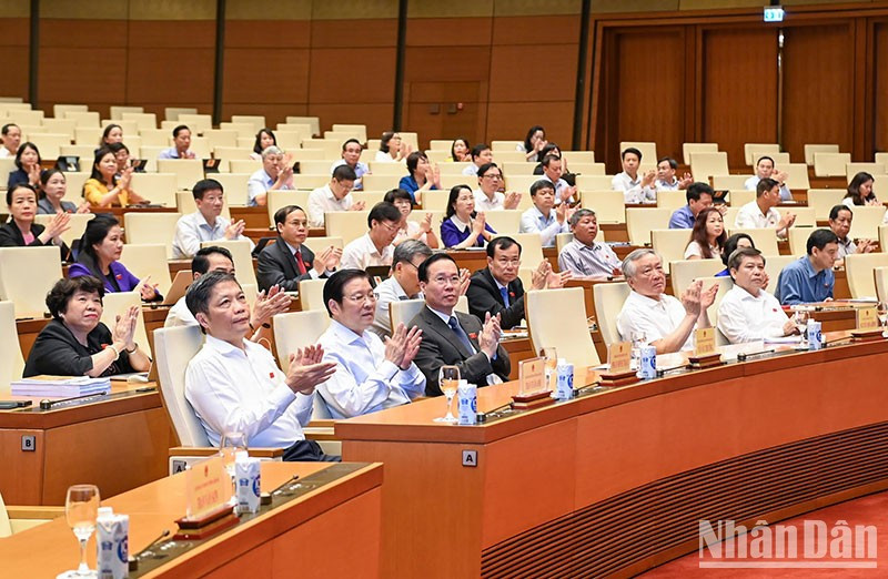 El presidente vietnamita, Vo Van Thuong, y dirigentes del Partido y el Estado acuden al evento.