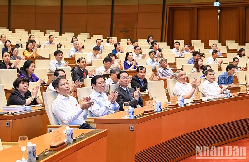 El presidente vietnamita, Vo Van Thuong, y dirigentes del Partido y el Estado acuden al evento.