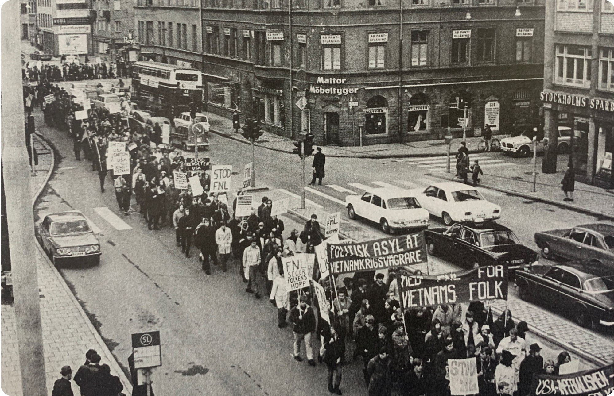 Manifestación en Estocolmo (Suecia) en apoyo a Vietnam contra los imperialistas estadounidenses, 13 de abril de 1969.