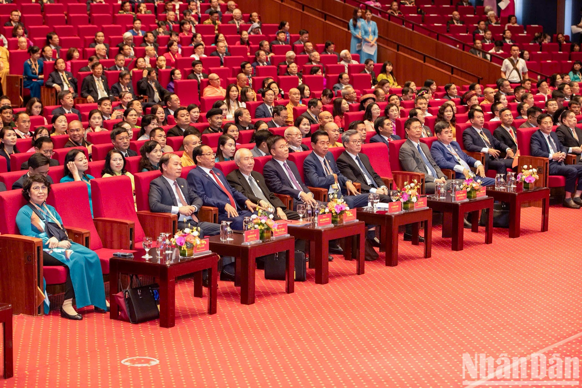 Los funcionarios y exfuncionarios del Partido y del Estado asisten a la cita. Los funcionarios y exfuncionarios del Partido y del Estado asisten a la cita.