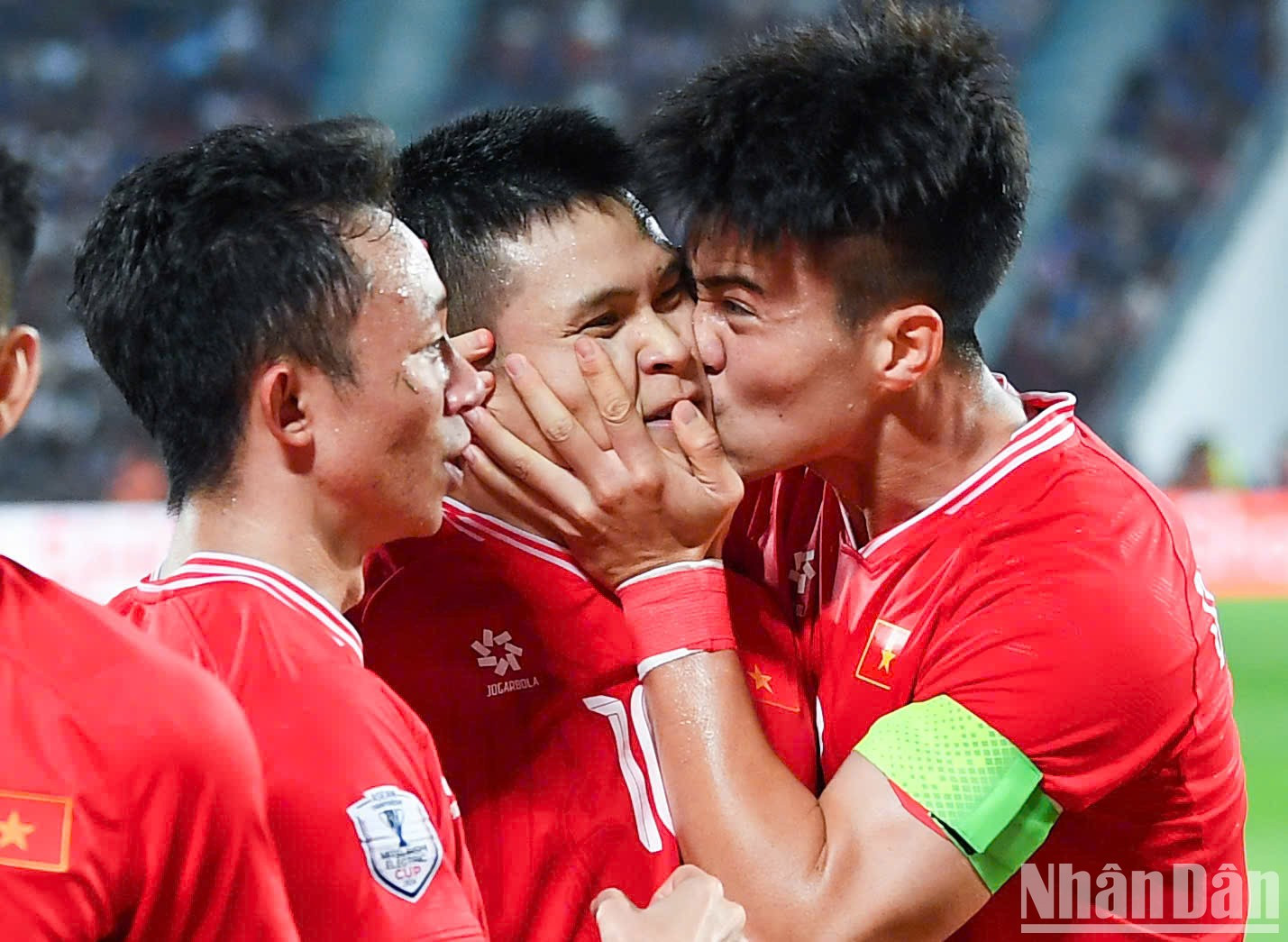 En el minuto 83, Tuan Hai amplía la ventaja del equipo vietnamita a 2-1. En el minuto 83, Tuan Hai amplía la ventaja del equipo vietnamita a 2-1.