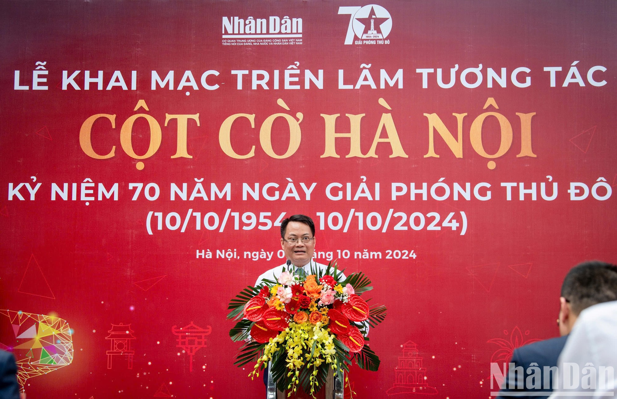 El director del Servicio de Información y Comunicación de Hanói, Nguyen Viet Hung, pide a los órganos periodísticos que implementen más productos aplicados de tecnología avanzada para captar una mayor audiencia. El director del Servicio de Información y Comunicación de Hanói, Nguyen Viet Hung, pide a los órganos periodísticos que implementen más productos aplicados de tecnología avanzada para captar una mayor audiencia.
