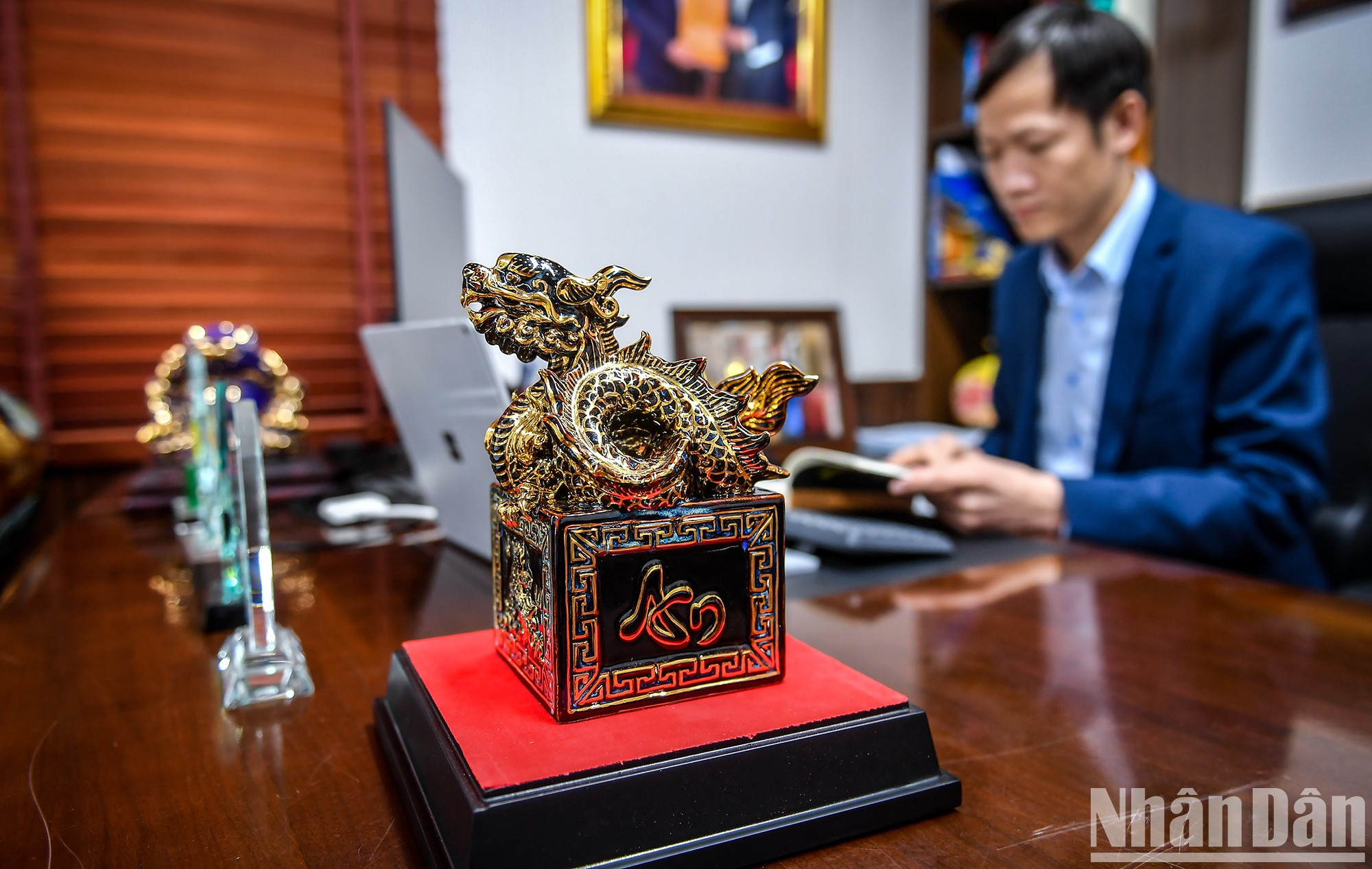 Cada producto tarda 99 días desde los primeros dibujos hasta su finalización, con 24 sofisticados pasos de fabricación. Cada producto tarda 99 días desde los primeros dibujos hasta su finalización, con 24 sofisticados pasos de fabricación.