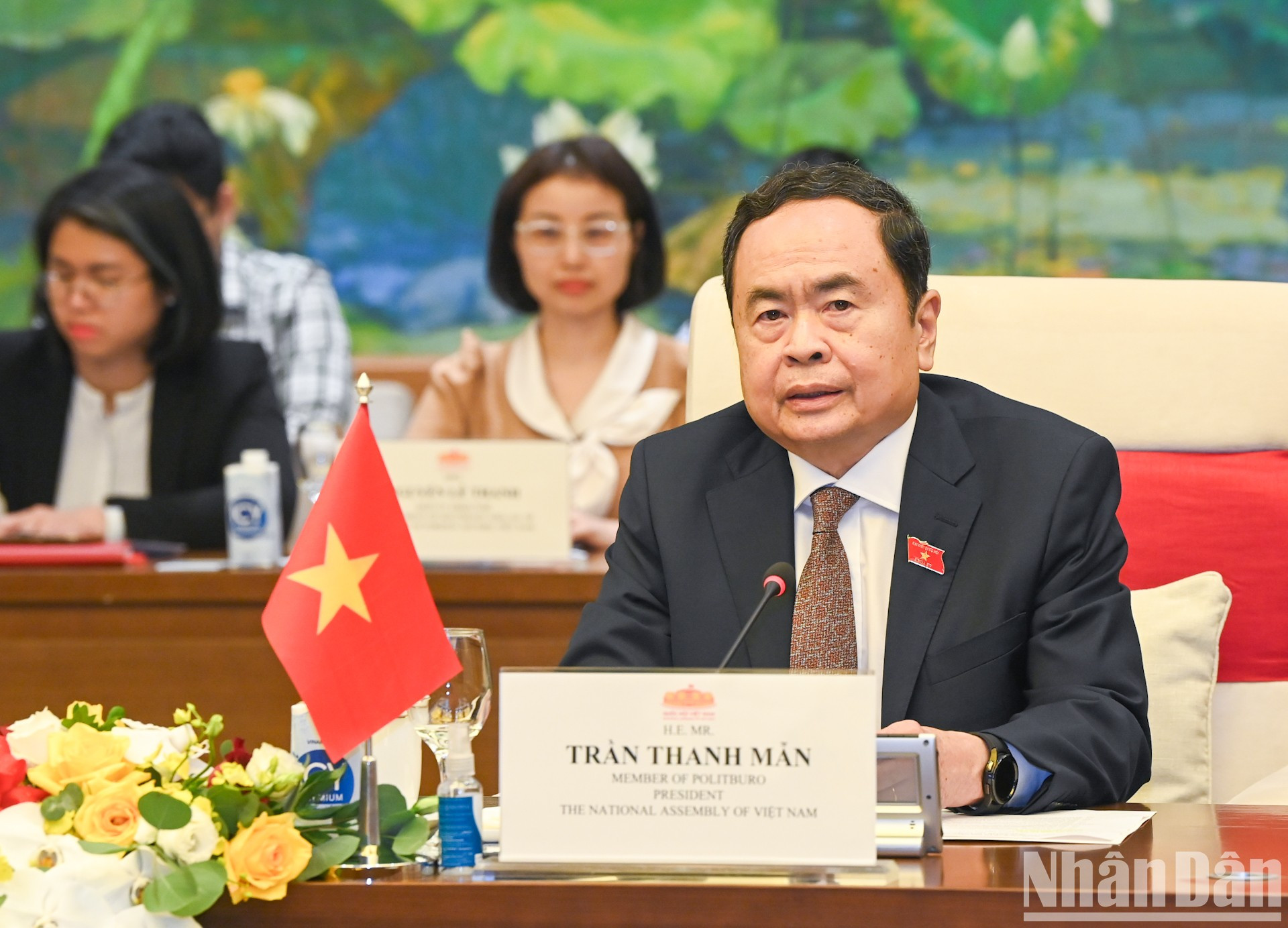 El presidente de la Asamblea Nacional de Vietnam, Tran Thanh Man habla en la cita.