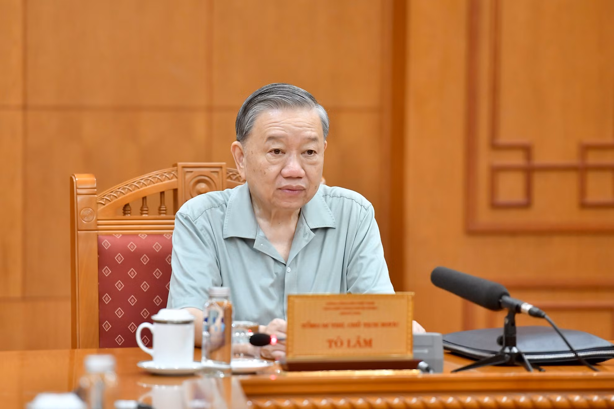 El secretario general del Partido Comunista y presidente de Vietna, To Lam, habla en la reunión.