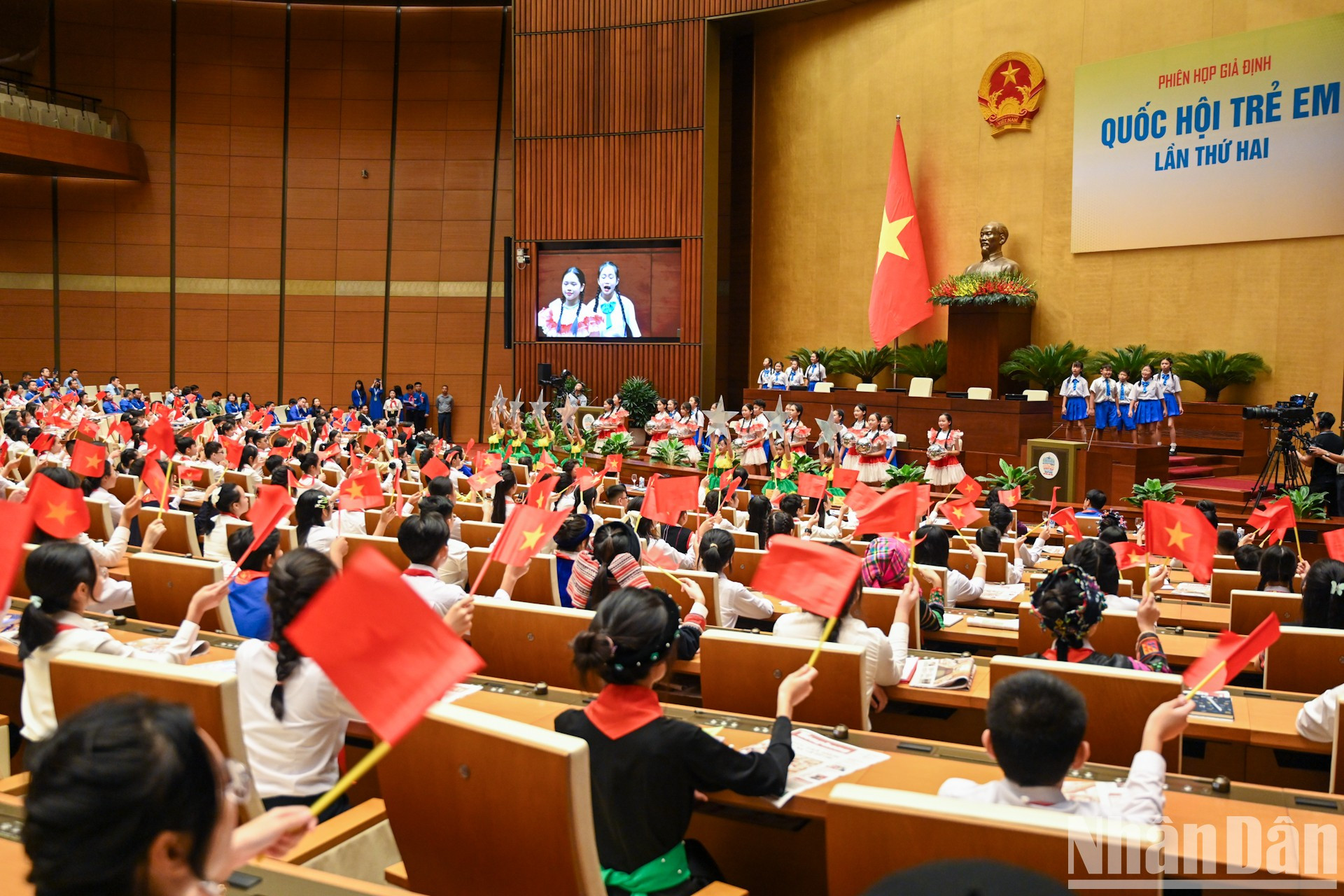 Se trata de la segunda edición de la sesión hipotética de la &quot;Asamblea Nacional de los Ninos&quot;, organizada por el Comité Central de la Unión de Jóvenes Comunistas Ho Chi Minh, en colaboración con el Comité de Cultura y Educación y la Oficina de la AN, continuando el éxito de la primera edición celebrada en 2023.