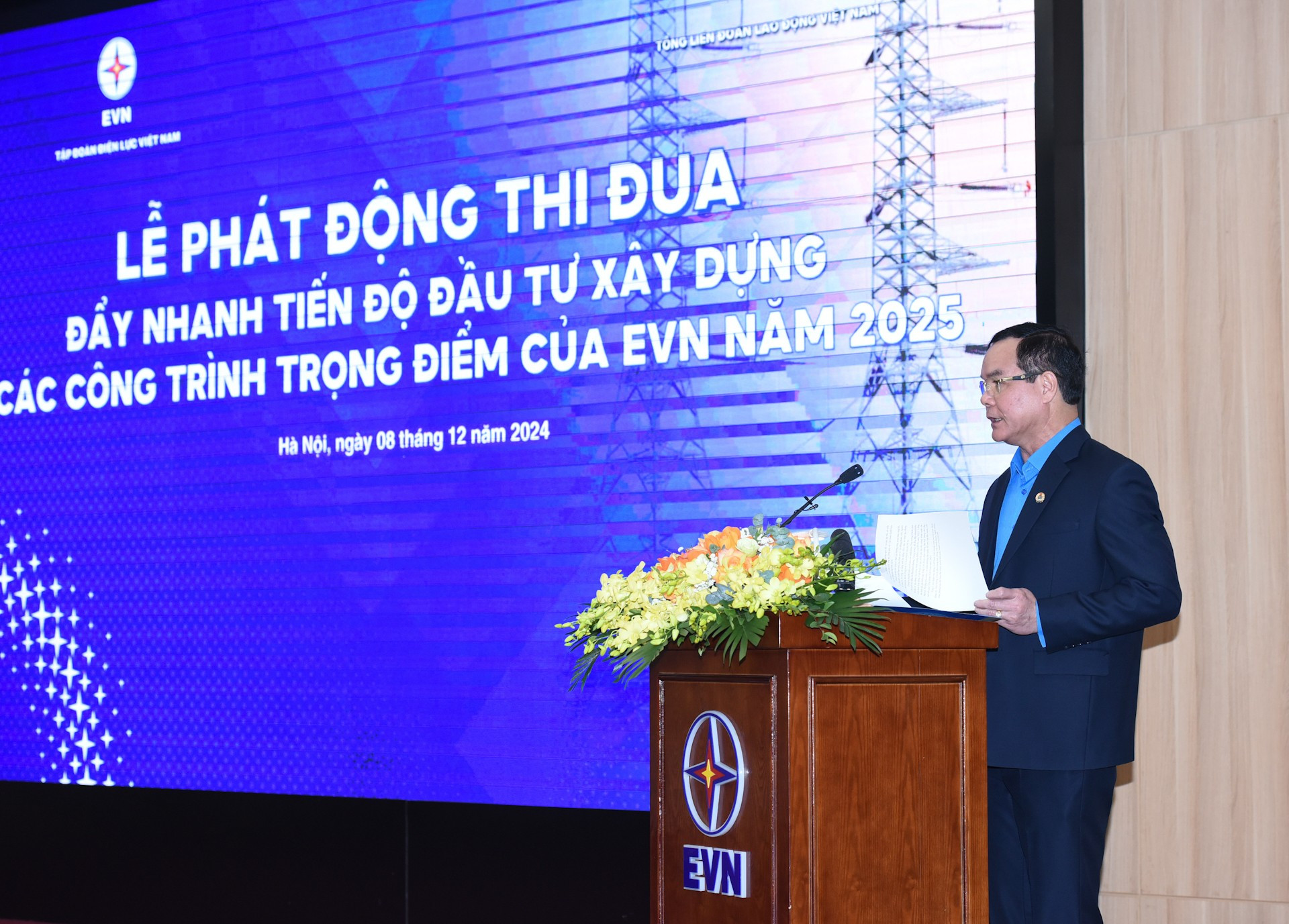 El presidente de la Confederación de Trabajo de Vietnam, Nguyen Dinh Khang, habla en el evento. El presidente de la Confederación de Trabajo de Vietnam, Nguyen Dinh Khang, habla en el evento.