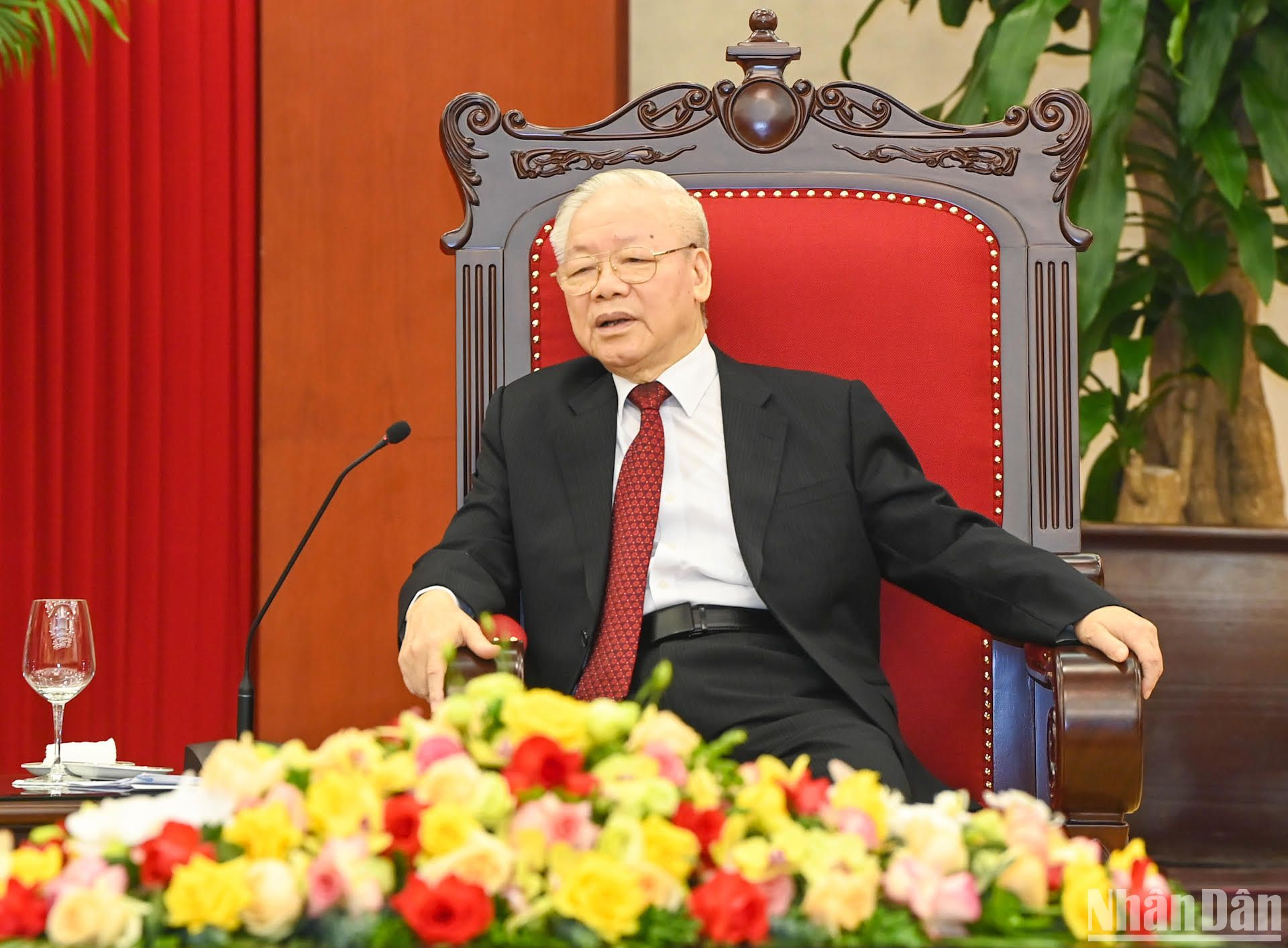 Phu Trong habla en el encuentro. Phu Trong habla en el encuentro.