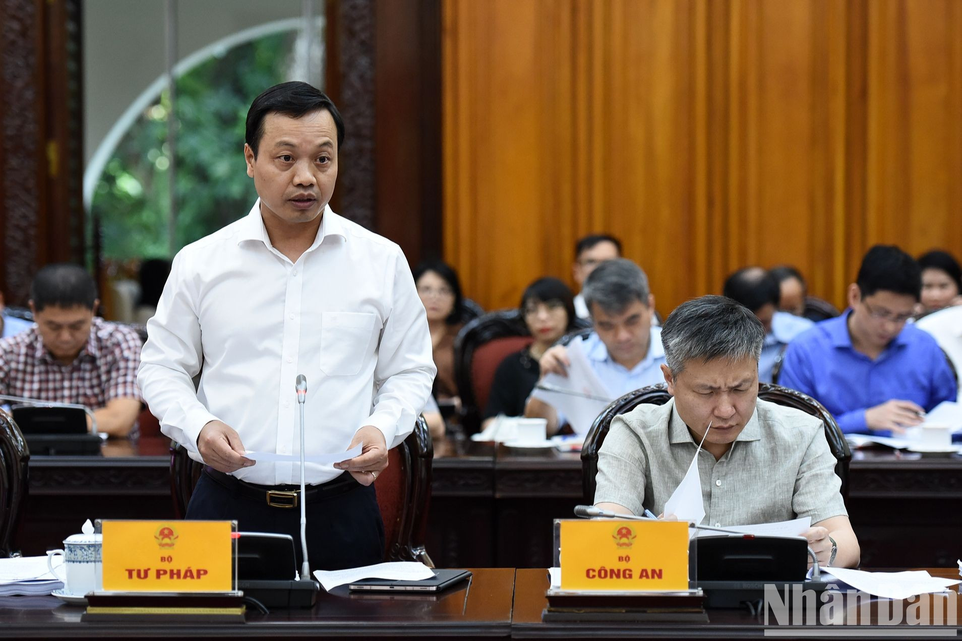 Representante del Ministerio de Justicia presenta el informe. Representante del Ministerio de Justicia presenta el informe.
