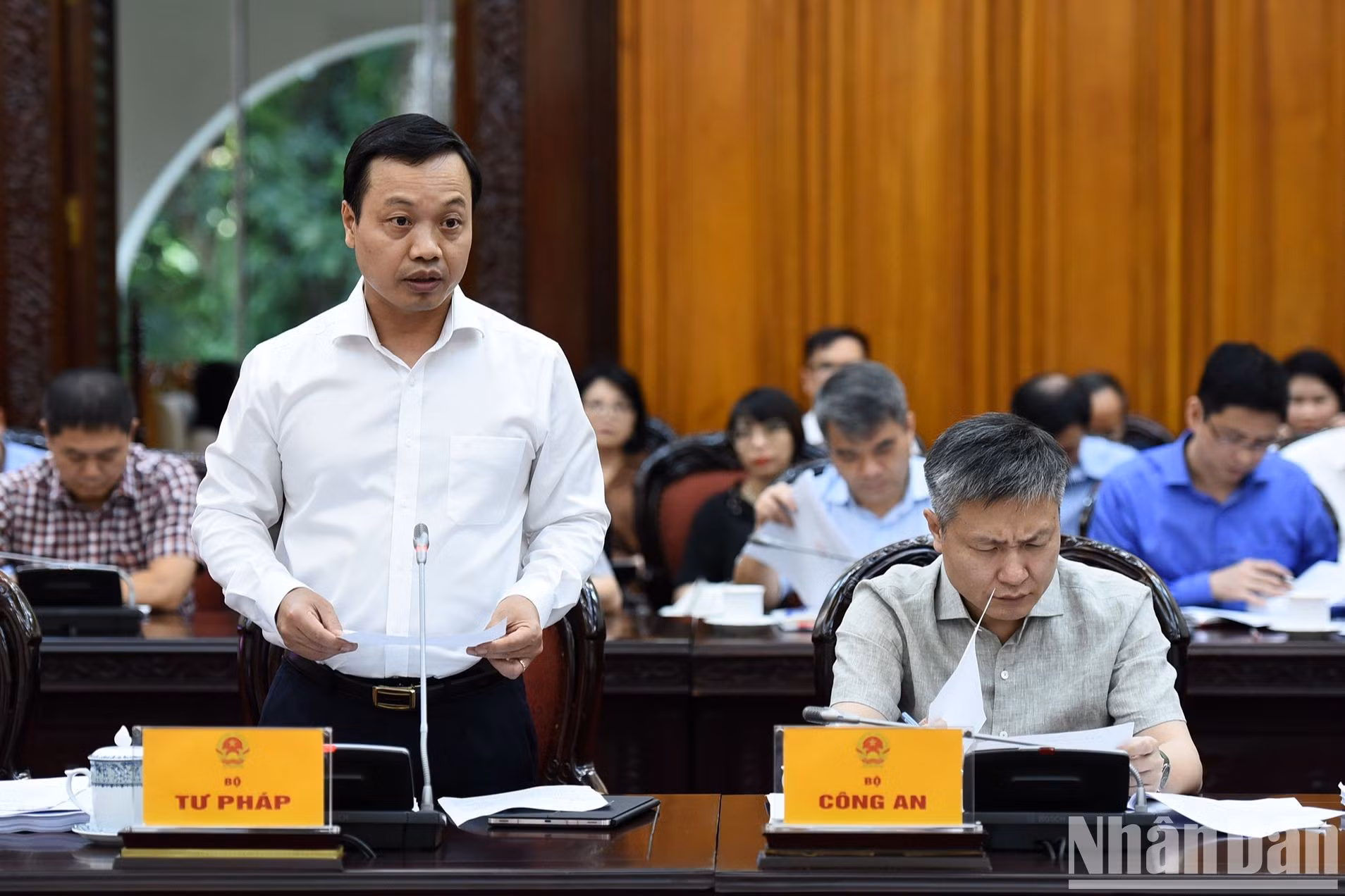 Representante del Ministerio de Justicia presenta el informe.