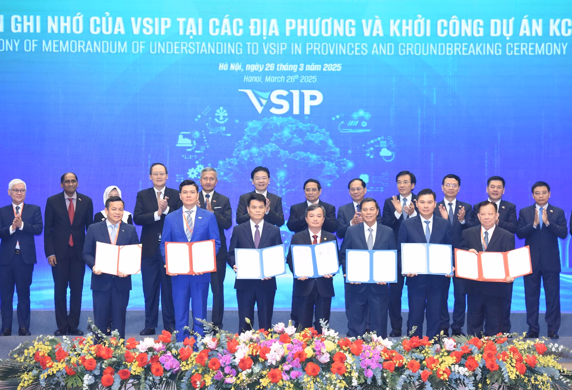 Los dos premieres presencian el acto de firma de documentos de cooperación bilateral.