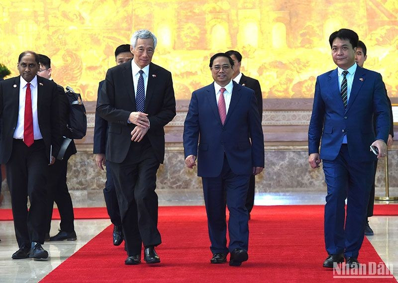 [Foto] Premieres de Vietnam y Singapur presencian firma de documentos de cooperación bilateral