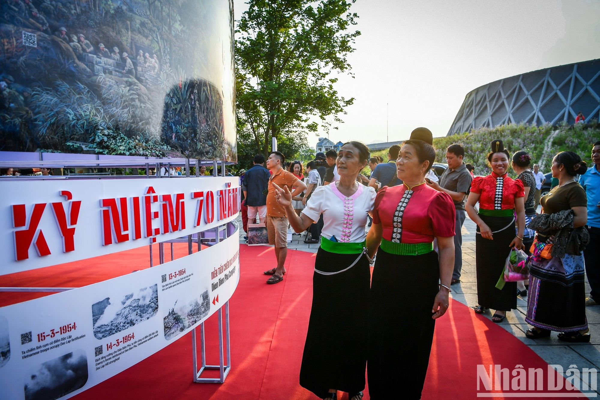 La pintura panorámica tiene una altura de tres metros y un diámetro de 5,5 metros.