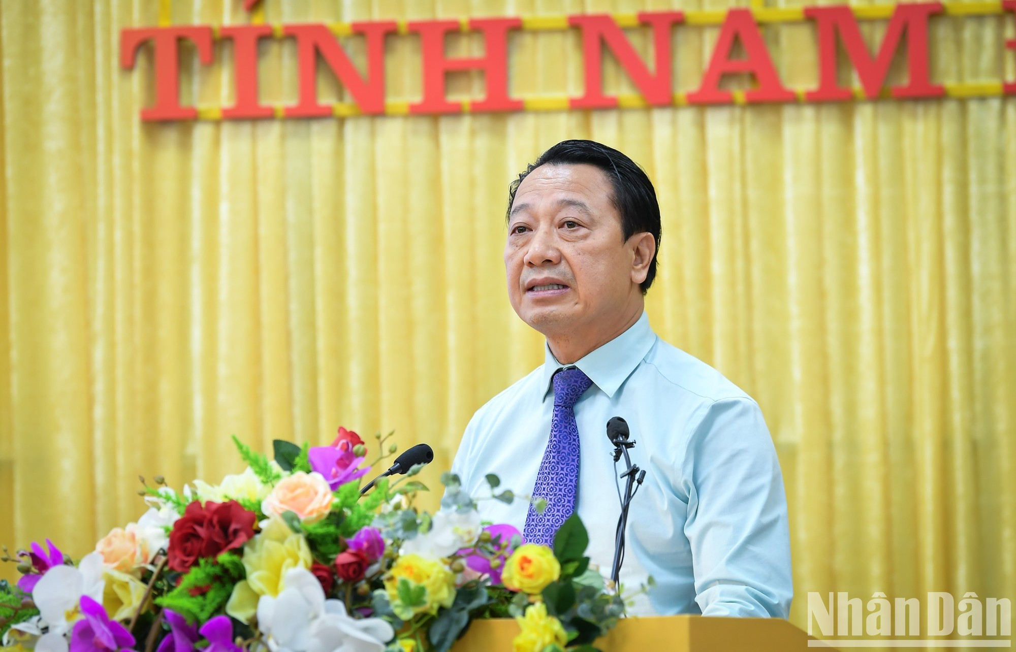El vicepresidente de la Confederación de Comercio e Industria de Vietnam (VCCI) Nguyen Quang Vinh presenta la ponencia “Comunidad empresarial en la promoción de economía verde. El vicepresidente de la Confederación de Comercio e Industria de Vietnam (VCCI) Nguyen Quang Vinh presenta la ponencia “Comunidad empresarial en la promoción de economía verde.