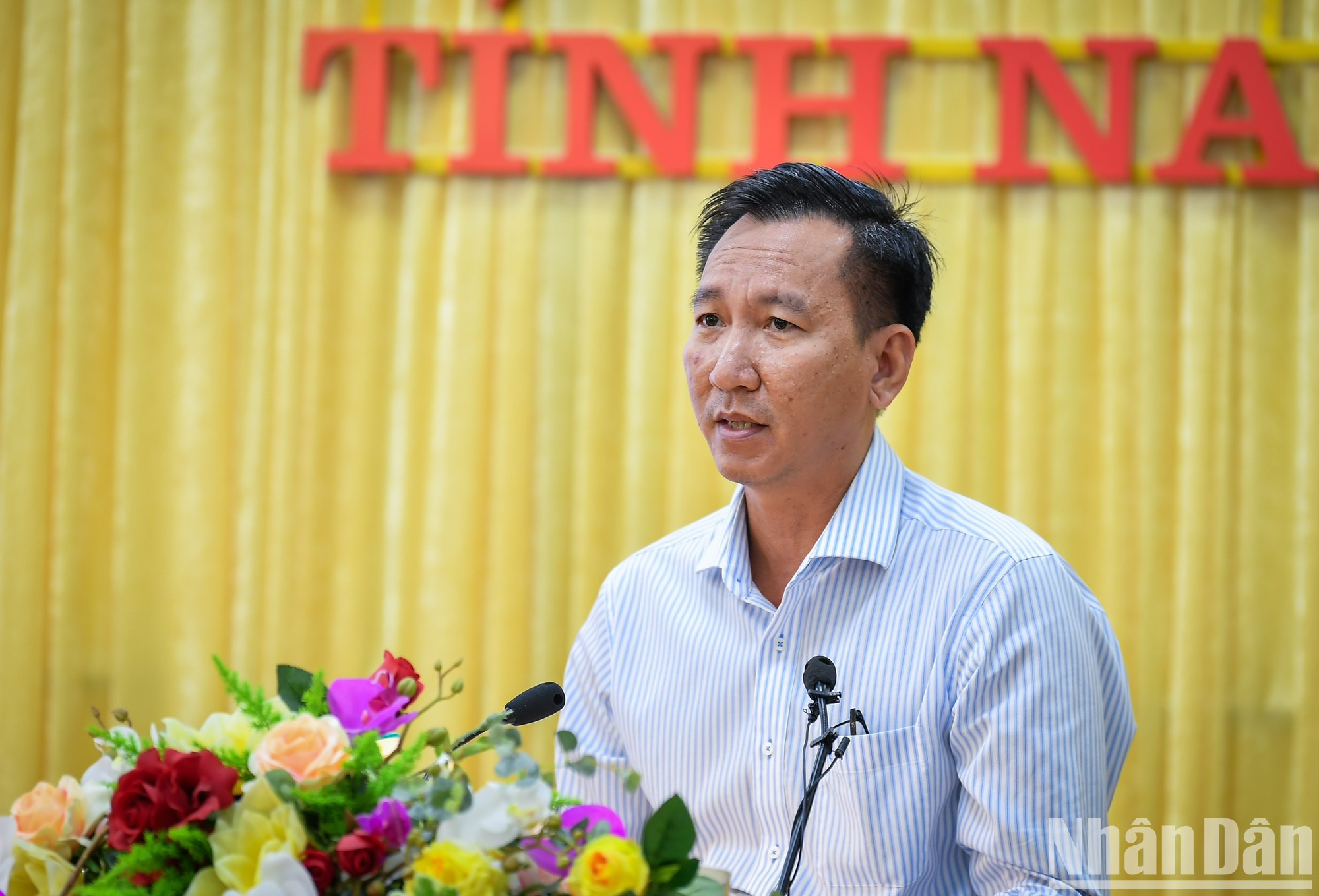 El director del Servicio de Agricultura y Desarrollo Rural de la provincia norteña de Hau Giang, Ngo Minh Long, aporta detalles sobre el desarrollo agrícola en la provincia. El director del Servicio de Agricultura y Desarrollo Rural de la provincia norteña de Hau Giang, Ngo Minh Long, aporta detalles sobre el desarrollo agrícola en la provincia.